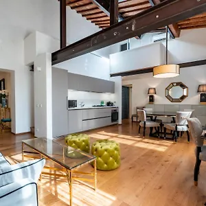 At Santacroce Apartment